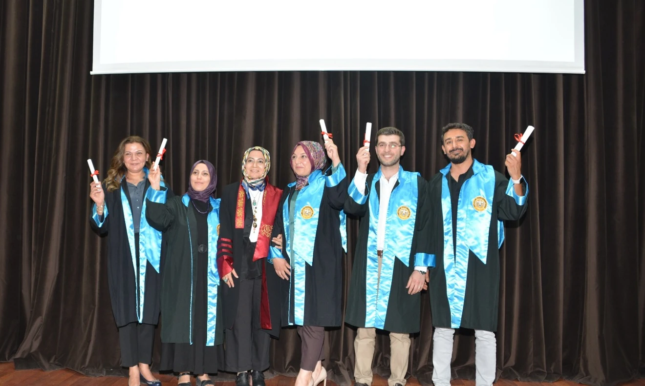 Sağlık Bilimleri ve Fen Bilimleri Enstitülerinde mezuniyet heyecanı